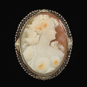 Ladies' Retro Gold and Carved Cameo Pin/Brooch/Pendant