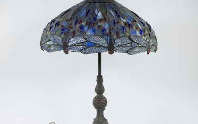 Large patinated lampadaire in Tiffany style with shade in stained colored glass with dragonflies