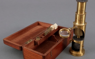Messing veldmicroscoop in houten kistje, circa 1900, inclusief enkele...
