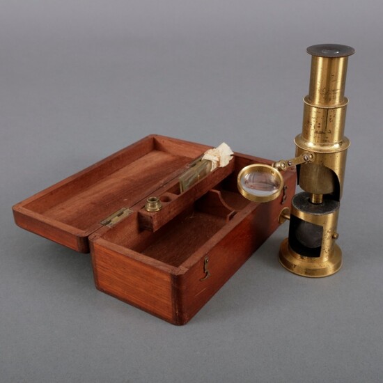 Messing veldmicroscoop in houten kistje, circa 1900, inclusief enkele...