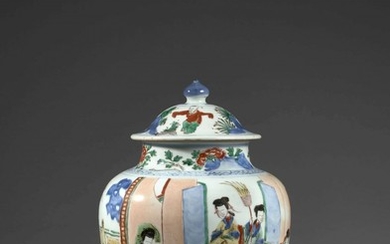 POTICHE COUVERTE EN PORCELAINE WUCAI, Chine, époque Transition, XVIIe siècle