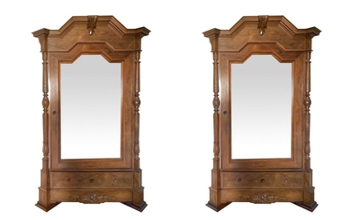 Paire d'armoires avec miroir sur une porte. En bois de chêne