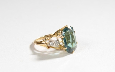 RING in 18k yellow gold with a turquoise...