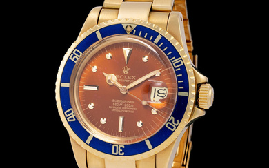 Rolex. Attractive and Rare, Submariner, Automatic Wristwatch in Yellow Gold, Gorgeous Tropical...