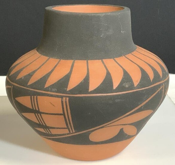 SIGNED ATIVE AMERICAN TERRA COTTA Vase