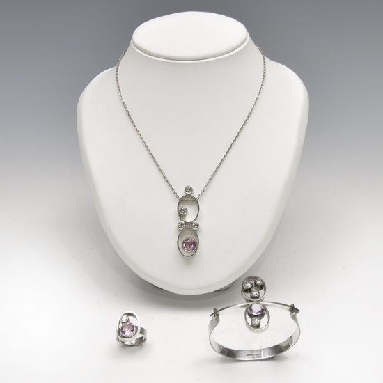 Set of silver jewellery with rock crystal & amethyst, comprising...