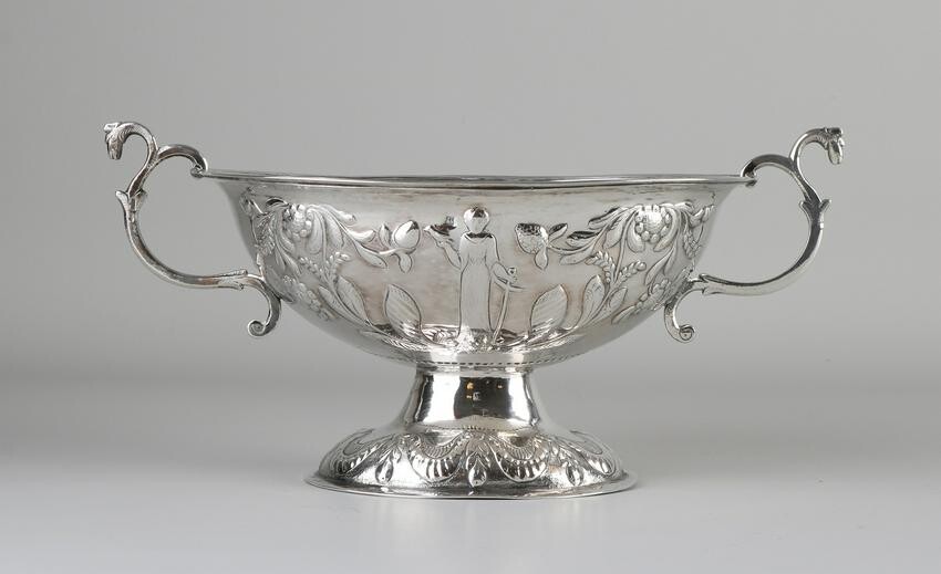 Silver brandy bowl, 833/000, decorated with a mechanism