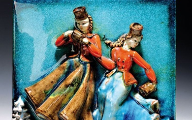 Tableau-relief en céramique, Ilse Köhler-Hohenreuther (1911-1952), majolique de Karlsruhe, couple de dames en costume traditionnel...