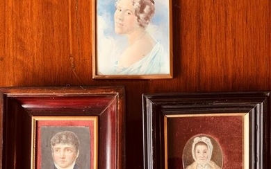 Trois miniatures représentant une femme,... - Lot 50 - L'Huillier & Associés