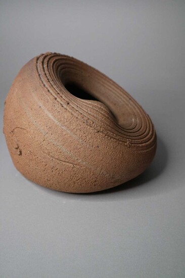 Tseng Min-Nan (Taiwanese Contemporary) Stoneware Vase