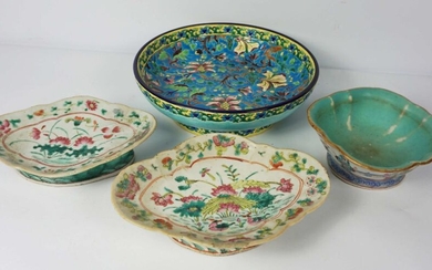 Two Chinese famille verte porcelain sweat meat dishes, Qing Dynasty, 19th century, one decorated