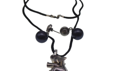 VERY NICE NECKLACE WITH MATCHING EARRINGS, ELEPHANT AND BLACK PEARLS.