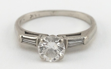 VINTAGE 14KT WHITE GOLD AND DIAMOND SOLITAIRE Approx.