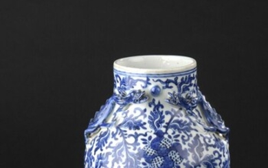Vase en porcelaine bleu blanc Chine, fin... - Lot 50 - Daguerre