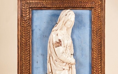 Vierge en terre cuite émaillée blanc, en... - Lot 50 - Pierre Bergé & Associés