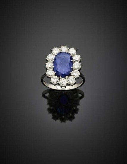 White gold ct. 3.51 sapphire and diamond cluster ring