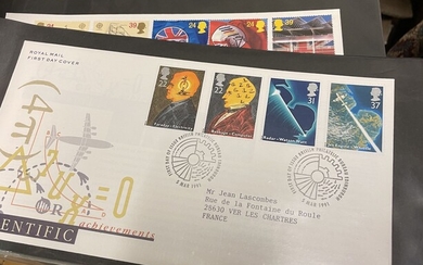 13 albums de timbres du Monde Entier dont GB (faciale) + 1er Jour, Belgique + Usa + Monaco dont PA les Oiseaux 1 serie + Reste du Monde