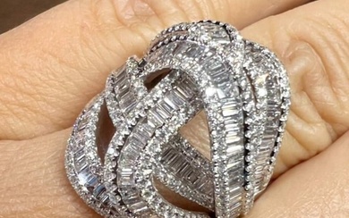 18K White Gold Diamond Cocktail Ring