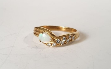 19,2 kt. Gold - Ring Opal - Diamonds