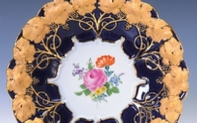 pompous bowl, Meissen, 1960s, painting of bouquets...