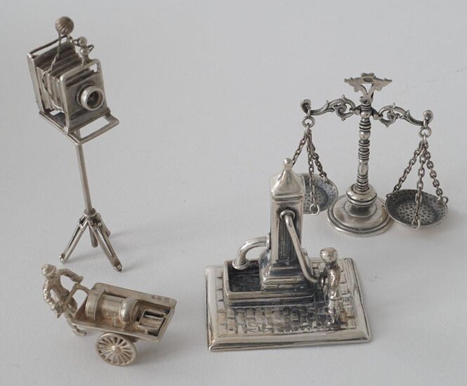 3 Dutch silver miniatures, second amount: Fountain, Man with cart and Camera + Silver miniature, scales, 835, appr. 84 grams (4x)