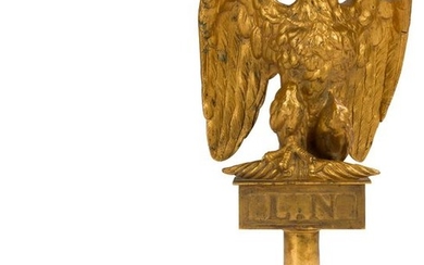 Aigle de drapeau. En bronze doré et ciselé. Caisso…