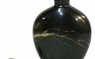 CHINESE ANTIQUE AGATE SNUFF BOTTLE