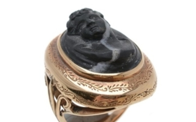 A hardstone cameo ring