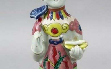 A 19TH CENTURY CHINESE FAMILLE ROSE PORCELAIN FIGURE