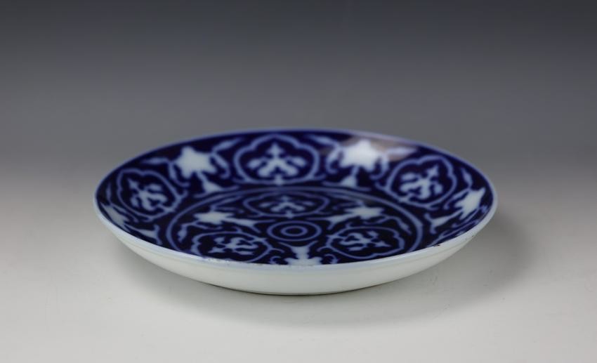 A Chinese Blue and White Patterned Porcelain Plate