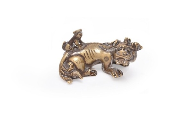 A Chinese bronze 'Lion and cub' paper weight