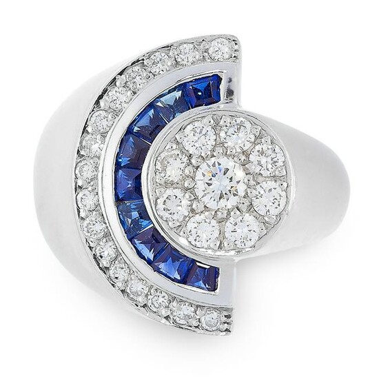A DIAMOND AND SAPPHIRE RING in 18ct white gold, the