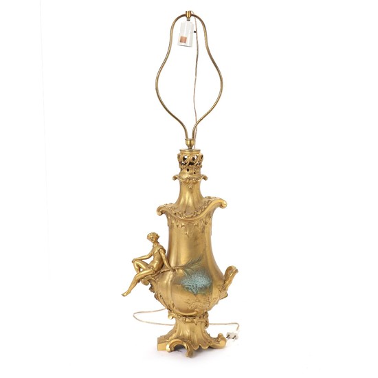 A French late 19th century Belle Epoque gilt bronze lamp. H. 55/90 cm.