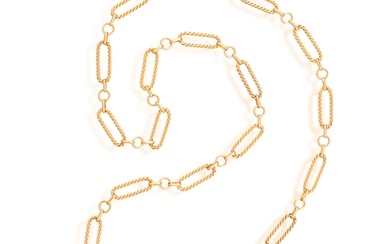 A GOLD CHAIN NECKLACE, FRENCH, CIRCA 1960 Composed of a fan...