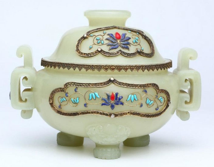 A HETIAN JADE CENSER EMBEDED WITH GILT SILVER