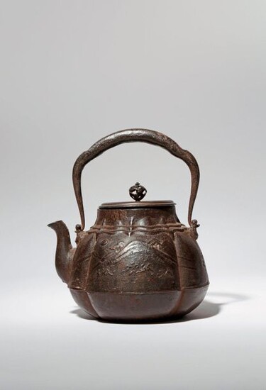 A JAPANESE CAST-IRON KETTLE AND COVER, TETSUBIN MEIJI PERIOD, 19TH...