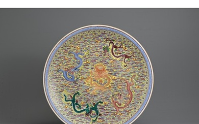 A LARGE CHINESE FAMILLE ROSE ENAMEL DRAGON CHARGER, EARLY 20...