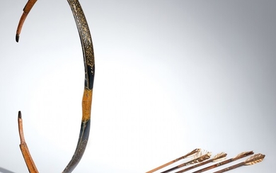 A Mughal North Indian kaman "crab" bow with five arrows. 18th/19th century
