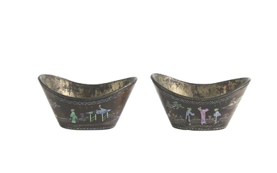 A PAIR OF CHINESE MOTHER-OF-PEARL INLAID LACQUER CUPS Qing Dynasty (1644-1912), 17th/18th Century