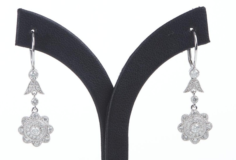 A PAIR OF DIAMOND DROP EARRINGS OF FLORAL DESIGN, IN 18CT WHITE GOLD, DIAMONDS TOTALLING 1.72CTS, TO LEVER BACK FITTINGS, LENGTH 30MM