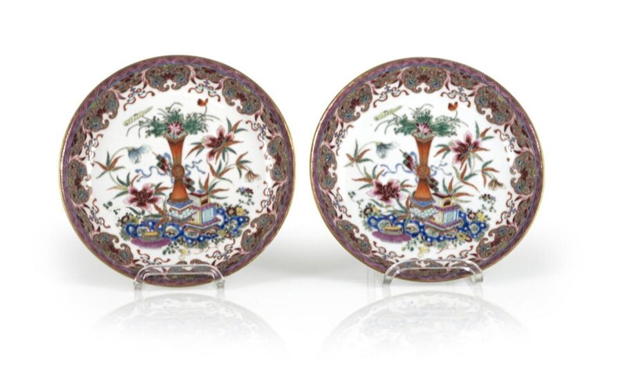 A PAIR OF FAMILY ROSE PORCELAIN FLOWER AND ANTIQUES DISHES, China, iron-red mark wuchang zhenpin, Republic period - D. 24 cm