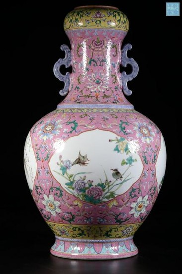 A QIANLONG MARK FAMILLE ROSE VASE PAINTED WITH FLOWERS