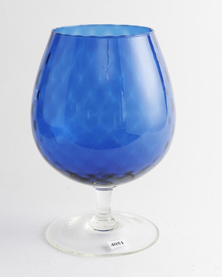 A RETRO BLUE GLASS GOBLET FORM VASE, 28 CM HIGH, LEONARD JOEL LOCAL DELIVERY SIZE: SMALL