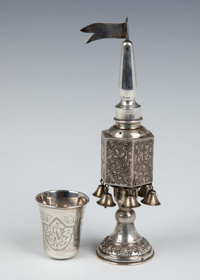 151. A STERLING SILVER SPICE CONTAINER AND A RUSSIAN
