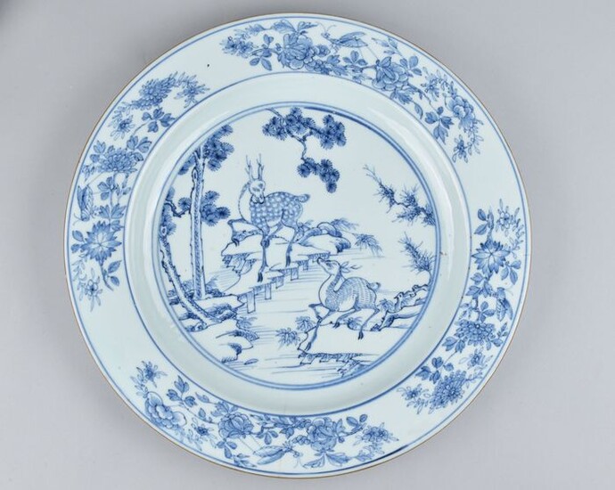 A VERY FINE CHINESE BLUE AND WHITE CHARGER DECORATED WITH TWO DEERS - Porcelain - China - Yongzheng (1723-1735)