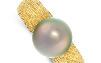 A VINTAGE PEARL DRESS RING in 18ct yellow gold, the