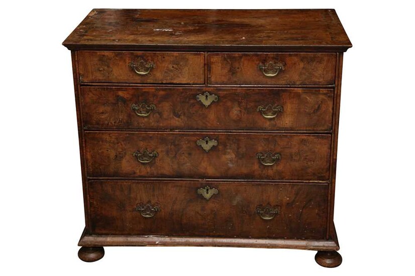 A WALNUT CHEST OF DRAWERS, LATE 17TH/EARLY 18TH CENTURY
