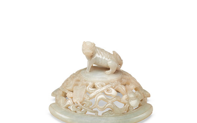 A carved jadeite lid