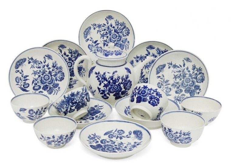 A collection of Worcester blue and white...