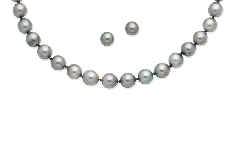 A cultured pearl necklace and earstud suite